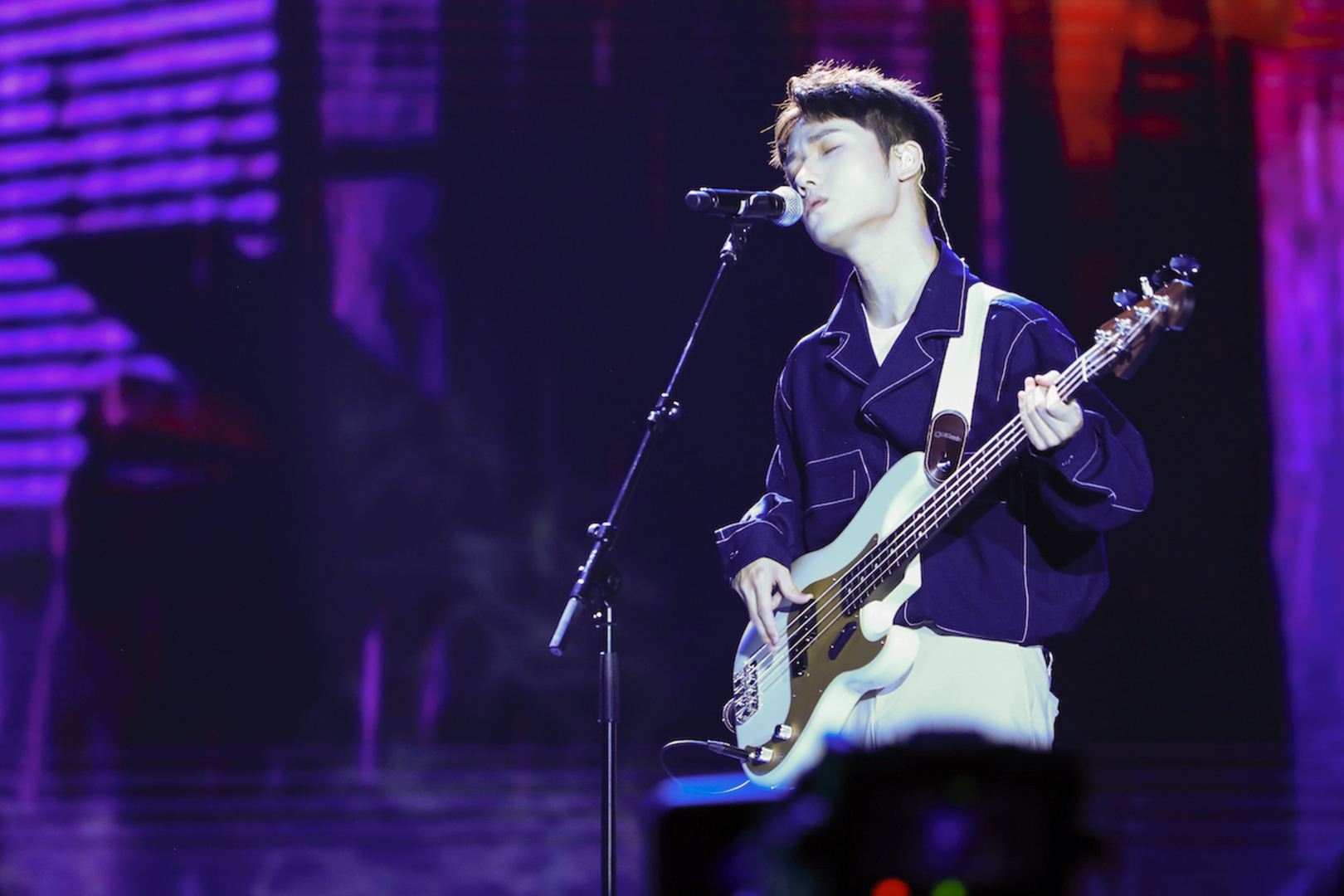 汪峰：投入汪峰门下，一路爆冷获得《中国好声音》冠军，却没有火过一天