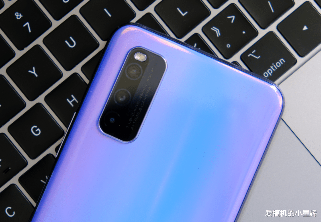 iqoo|友商加速退场，天玑1000+8+128GB跌至“新低价”，还有144Hz屏幕