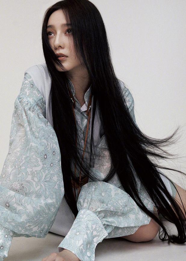 #范冰冰#范冰冰复出首登国内杂志！瘦成麻杆人太惊艳，妲己眼神邪魅太勾人