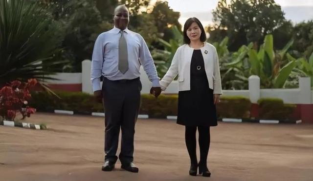 非洲|24年前，清华才女恋上黑人留学生，远嫁非洲乌干达，如今怎么样了