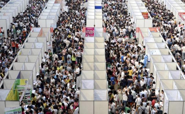 |中国3亿人找工作难，而50%企业招工难，是人口过剩还是欲望过盛？