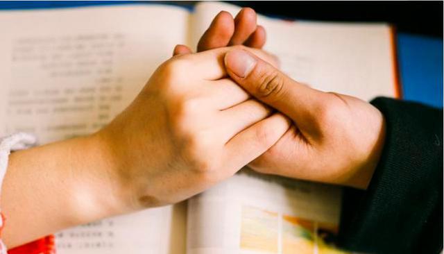 业内人告诉你：不建议房产证上写上夫妻两个人名字是为什么？现在知道也不晚