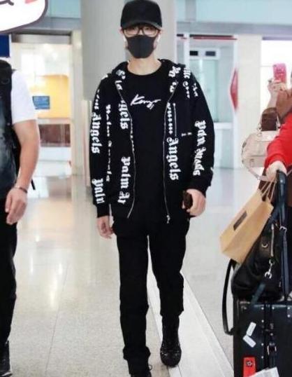 『演唱会』国内唯一不混娱乐圈的男歌手,从没宣传演唱会,却每场都一抢而空