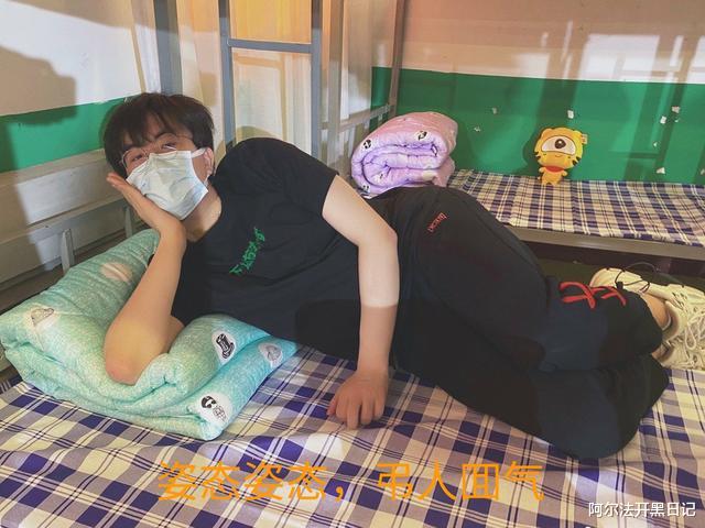 xx|姿态直播撞车XX，心态炸裂一言不发，难怪他和某人曾经同属一队