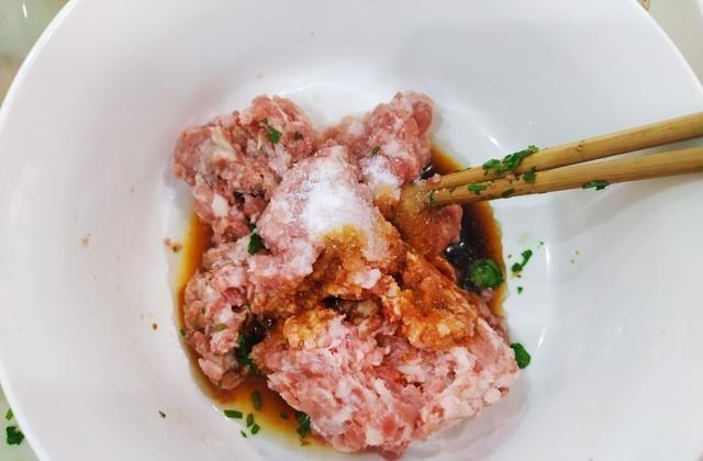 食材@6月吃饺子韭菜靠边站，就爱这个馅，香到流口水，连吃8个都不过瘾
