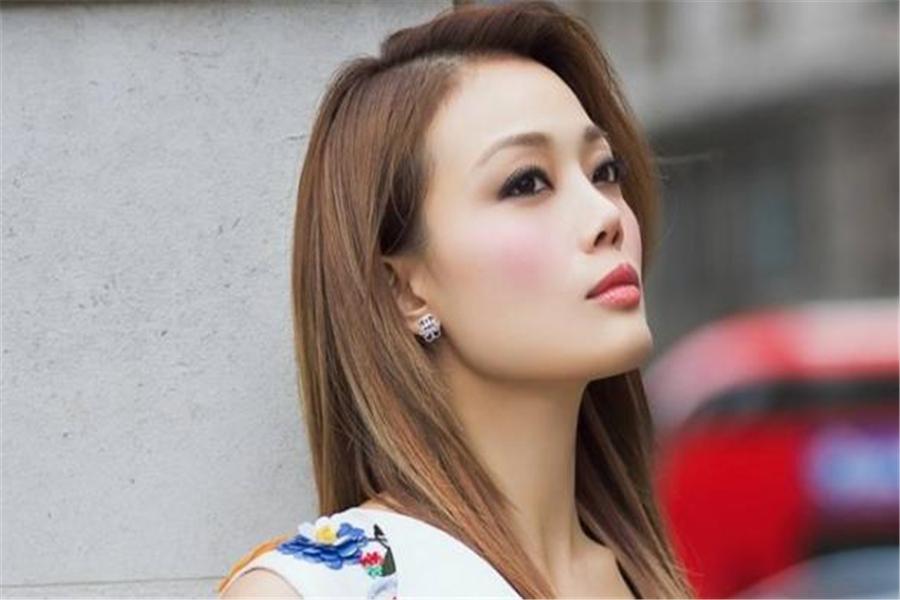 华语乐坛：2003年的华语乐坛，可谓是神仙打架，那是乐坛最疯狂的一年