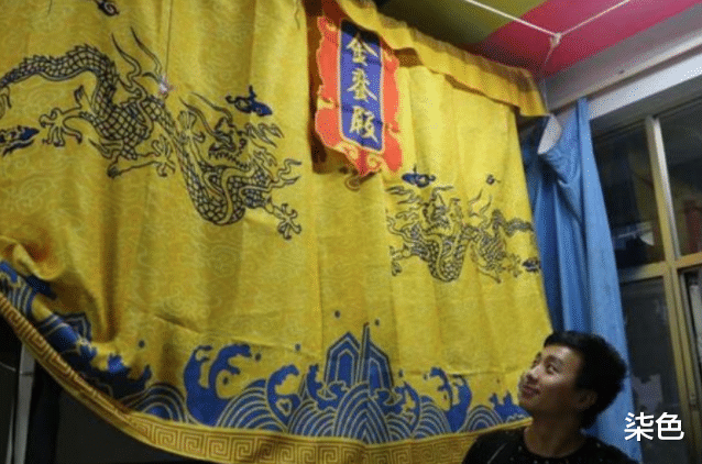 []班主任“突击”检查宿舍，金銮殿不算啥，最后一个才是真正的秀儿！