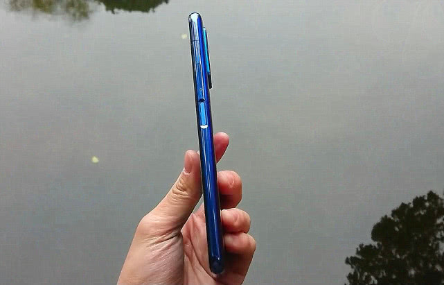 华为荣耀■荣耀V30Pro逐渐完成逆袭：华为Mate30 5G落下风，后悔买早了