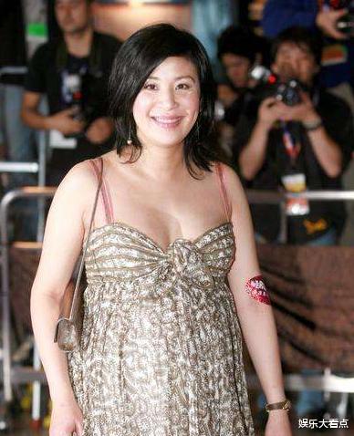 [吴君如]她坐拥4亿财产，与丈夫结婚23年不领证，如今女儿貌美如花