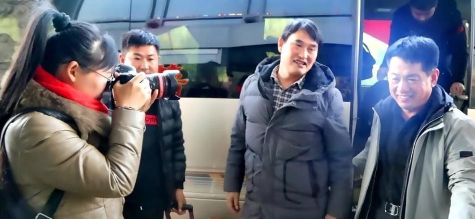朱之文|朱之文终于搬到城里居住，豪宅曝光，欧式高档家具格外亮眼！