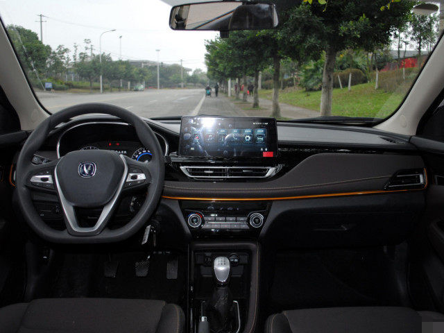 长安逸动|长安逸动DT起售不到5万，油耗5.9L，感觉帝豪买早了