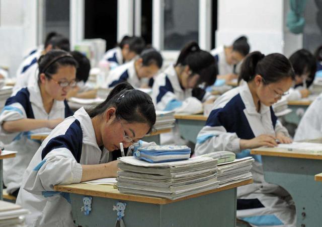 私立学校|高考新规定,全国实行3+1+2模式,复读生只能选择私立学校