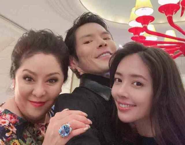 「郭碧婷」向太cue刘德华官宣向佐当父亲，向佐出于保护郭碧婷劝妈妈低调一点