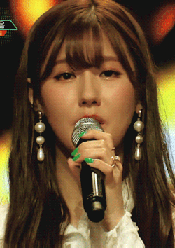 眼妆|Lisa前队友曾被YG拒绝出道？她用2年时间换了张脸，高级了“1000倍”！