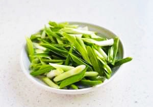 「腊肉」蒜苗和它是天生一对, 百吃不腻, 血管不堵了, 口臭不见了, 多吃不长肉