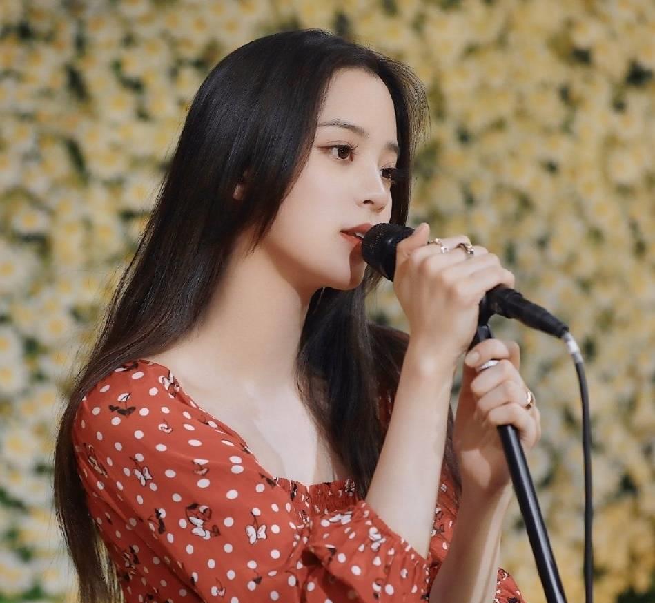 #欧阳娜娜#刚出完三首单曲，欧阳娜娜又与壹心娱乐解约，终于“自由了”！