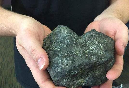 『陨石』天然的陨石上有文字存在?科学家研究后:并不属于地球现有文明!