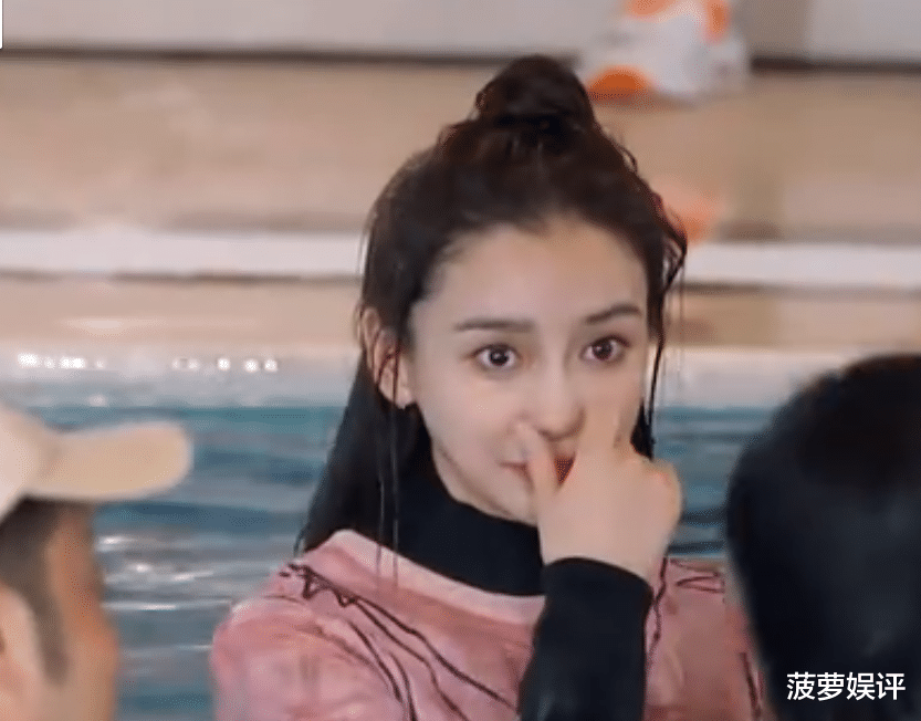 「华语乐坛」跑男8baby猜歌词失败,掉入水池却弄花了妆,生图尽显真实颜值