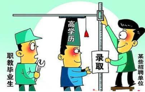 |老板让员工带徒弟，一个研究生一个本科，听到他俩的工资，不想教