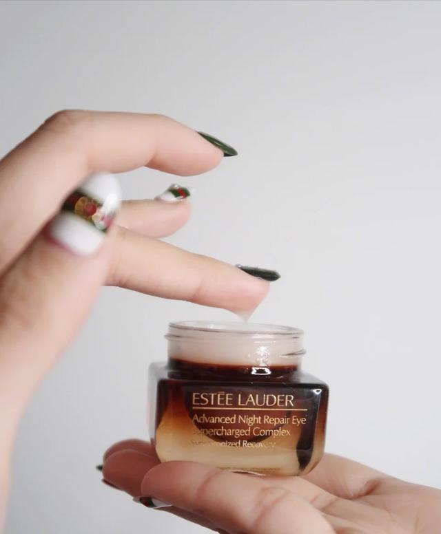 『眼霜』用过都说好的大牌眼霜：小棕瓶抗蓝光，牛油果保湿，莱伯妮抗皱