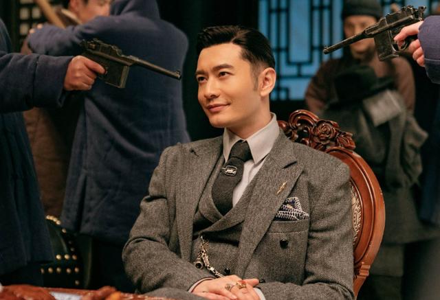 『邓超』?和邓超斗了10年之久，最终却还是输了，现在42岁到处求人找戏拍