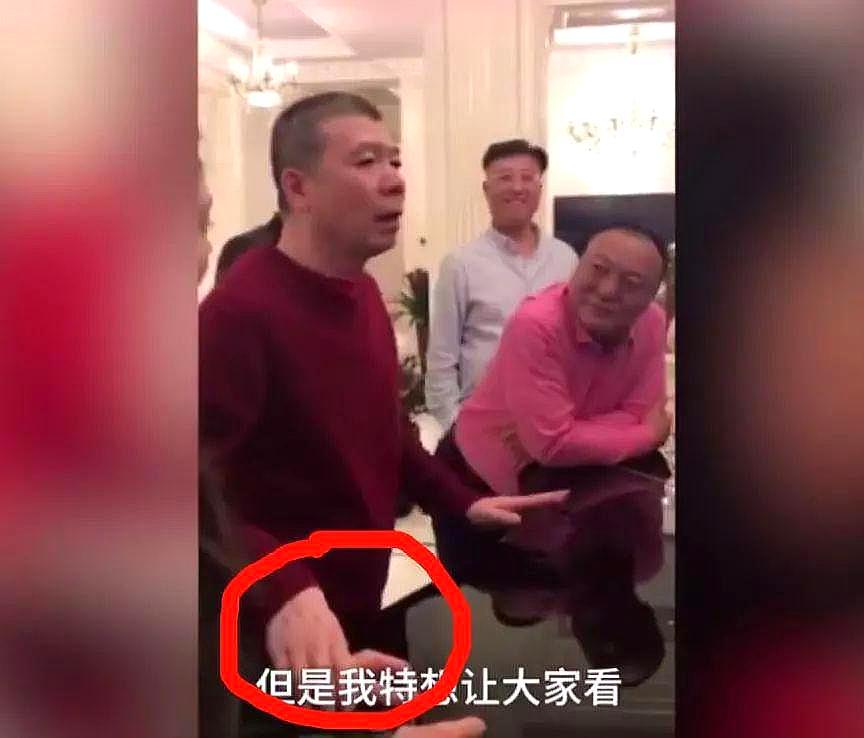 『冯小刚』郑恺新妻苗苗辛酸史被扒，饭局中被冯小刚逼着跳舞，陈道明解围