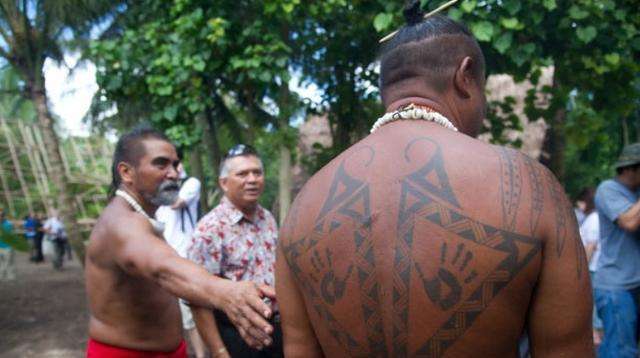 『美国』美国最开放的部落，用贝壳稻草做衣服，姑娘打猎小伙带娃！