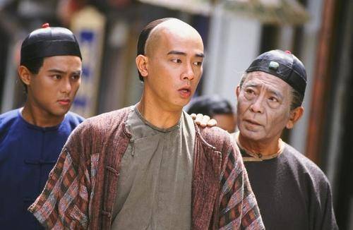 「陈小春」因一句话害亲弟弟被卖,27岁获金像奖,31岁浪子回头,53岁生二胎