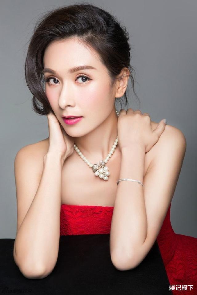 天仙配|现在再看天仙配，七个仙女扮演者有六个超大牌明星，当时咋没发现