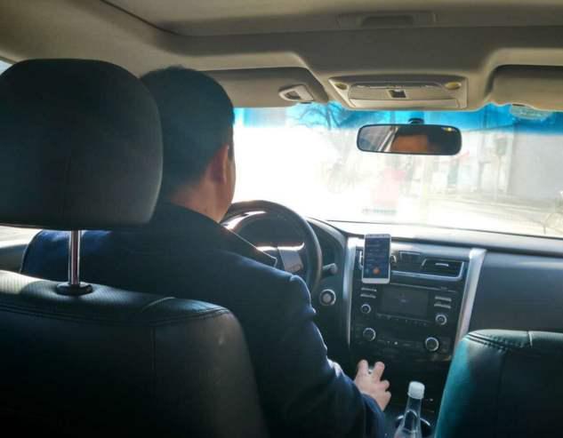 「网约车」乘客命网约车司机违停，遭拒后辱骂10分钟，借醉酒出手殴打！