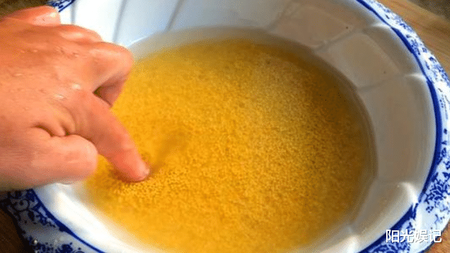 「咳嗽」小米粥，不能随便熬！记住3点，黏稠又营养，米油更厚，别再熬错
