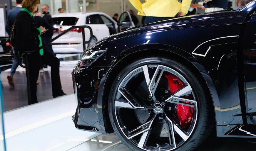 [福特金牛座]最帅气的奥迪A6亮相！酷黑外观+全新灯组，零百提速5.4秒真给力！