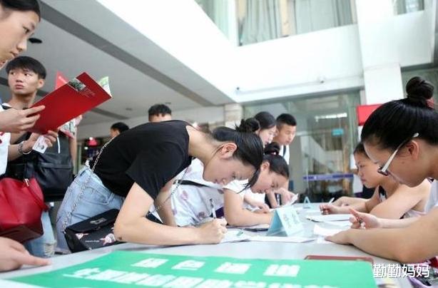 民办学校|高考450分左右，民办本科和公办本科应该如何选择？考虑好这3方面