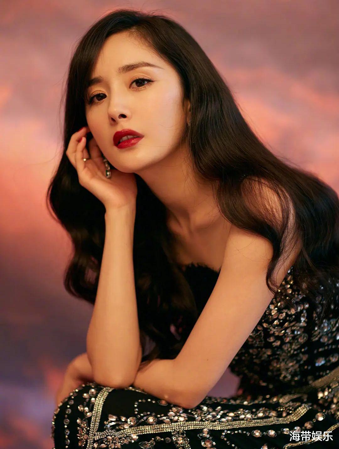 赵薇|杨幂赵薇新剧杀青，两人合照引热议，没有对比就没有伤害