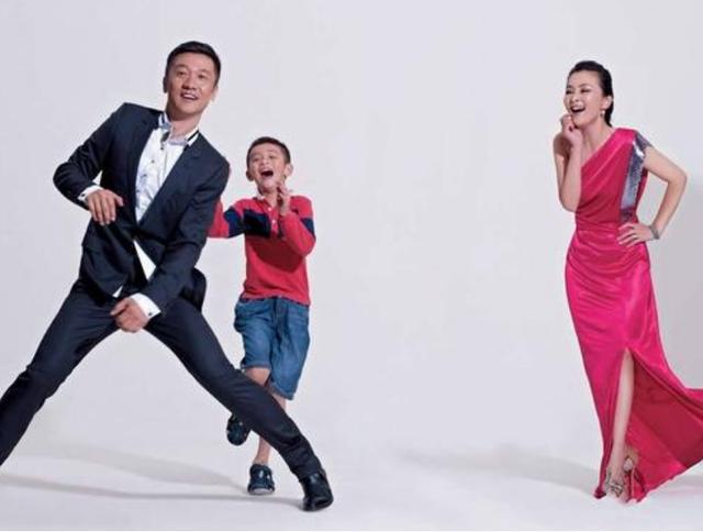 黄志忠|黄志忠：被前妻捧13年后成弃子，转身另娶她人，如今过成了这样