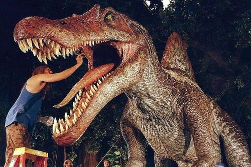 「恐龙」有史以来陆地最大食肉动物：棘龙，也是最大食肉恐龙（最长可达18米）