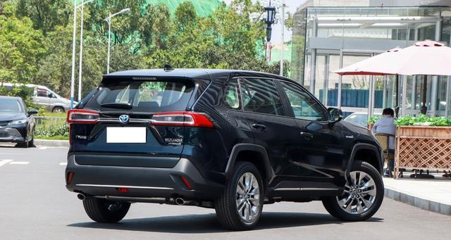 丰田威兰达|丰田新“战将”,油耗4.6L,跌至“白菜价”,大卖9792辆