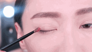 眼线|BAO美啦|宋慧乔都没整明白的全包眼线,Jennie咋玩的这么顺手?