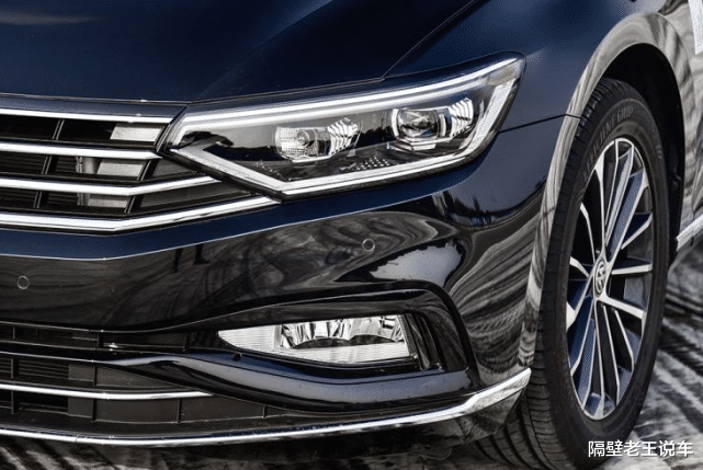 大众迈腾|为扳倒雅阁拼了！从18.69万降至13.99万，10月狂甩19858台