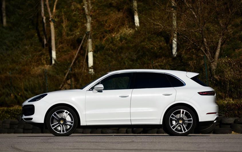 保时捷卡宴|不要奔驰GLE而买了保时捷卡宴,1300公里后,车主说了心里感想!