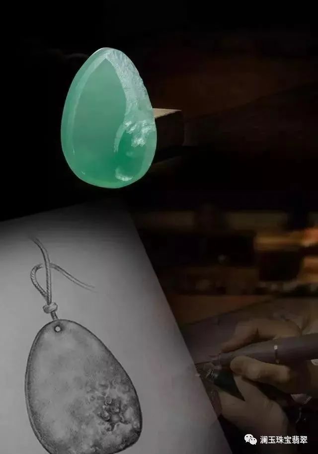 『翡翠』极为罕见的天空蓝翡翠