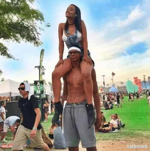 奥尼尔▲与锡安同届，曾名震全美的奥尼尔大儿子谢里夫去哪了？