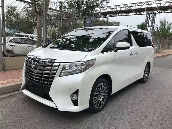 「丰田埃尔法」广州偶遇最牛埃尔法,6张车牌“护身”,劳斯莱斯都不敢惹