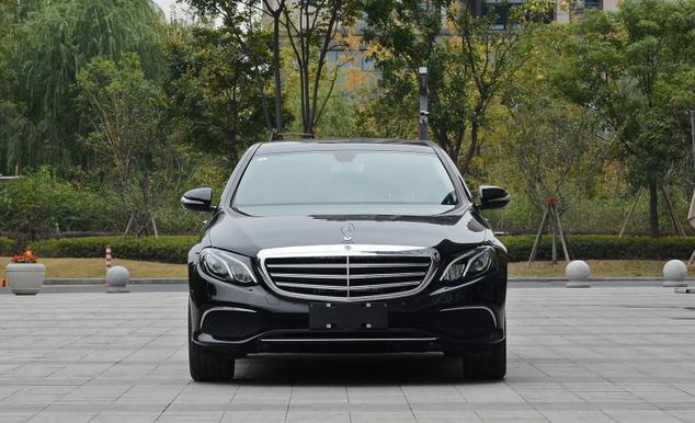 「奔驰E级」奔驰E级和宝马5系差距有多大？内行人：开起来就知道天差地别