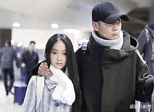 刘亦菲▲有种“基因优选”叫文章女儿，长发飘飘气质出众，堪称：“小刘亦菲”！