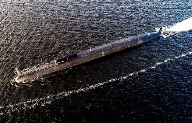 「基辛格」美国与谁开战的概率最大？中国好友基辛格作答，随后全场鸦雀无声