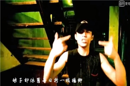 周杰伦|周杰伦：上节目说只想吃鸡屁股，用累计260万的销量敲开乐坛大门