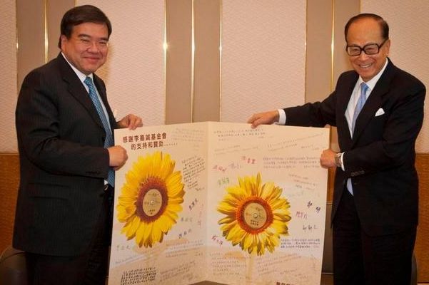 李嘉诚|精明一世的李嘉诚，驰骋商界70年，如今却要“晚节不保”？