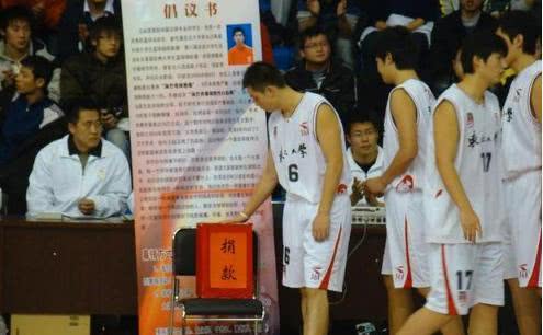 王屾@昔日中国的篮球顶级天才，18岁时得病引发全球关注，詹皇写信鼓励他