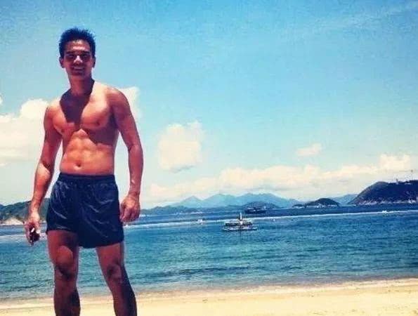 「林正英」林正英一手捧红的小僵尸，入戏太深而消失，如今40岁成这样